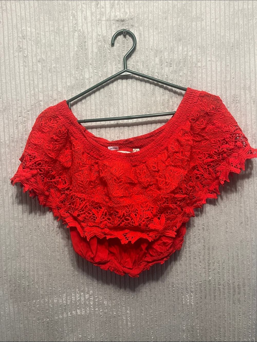 Solitaire Red Crochet Crop Off-Shoulder Top Medium